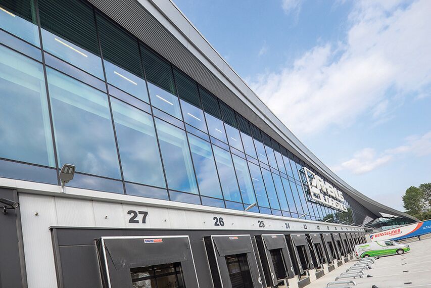 ConceptFolding 77 Sisteme glisante și ConceptWall 50 Perete cortina - Warehouse DC New Logic III situat în Tilburg, Olanda