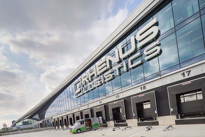 ConceptFolding 77 Sisteme glisante și ConceptWall 50 Perete cortina - Warehouse DC New Logic III situat în Tilburg, Olanda