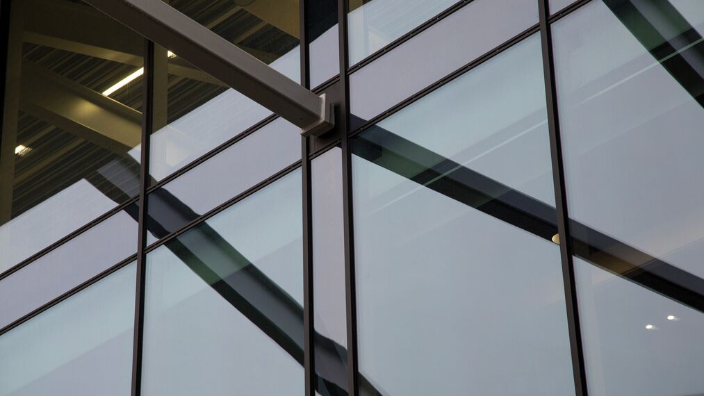 ConceptFolding 77 Sisteme glisante și ConceptWall 50 Perete cortina - Warehouse DC New Logic III situat în Tilburg, Olanda