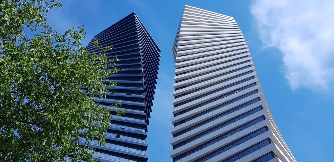 ConceptWall 50 Perete cortina, ConceptSystem 77 Usi și ConceptSystem 77 Fereste - Complex de apartamente Axis Towers situat în Tbilisi, Georgia