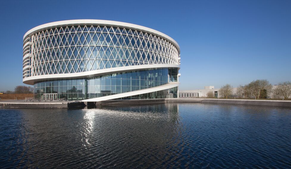 ConceptSystem 77 Fereste și ConceptWall 50 Perete cortina - Office building Barco One Campus situat în Kortrijk, België