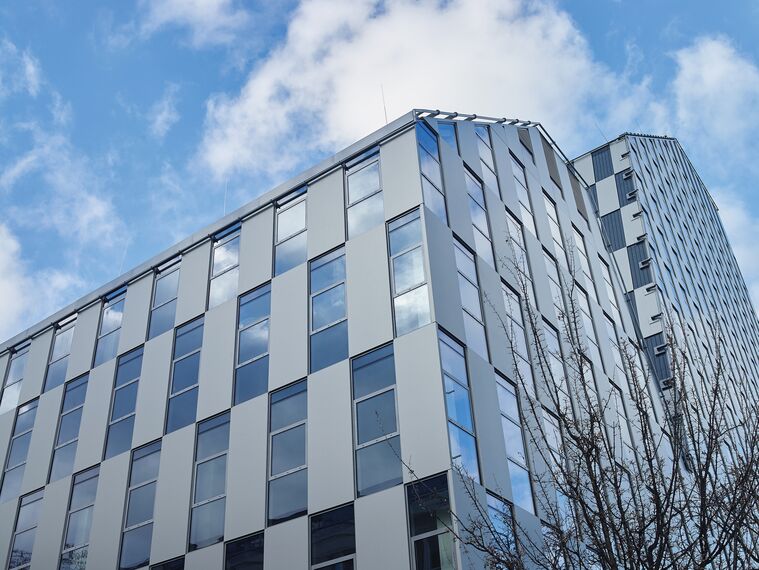 CW 86 Standard Perete cortina și CW 86-EF Perete cortina - Crystal situat în Prague, Republica Cehă