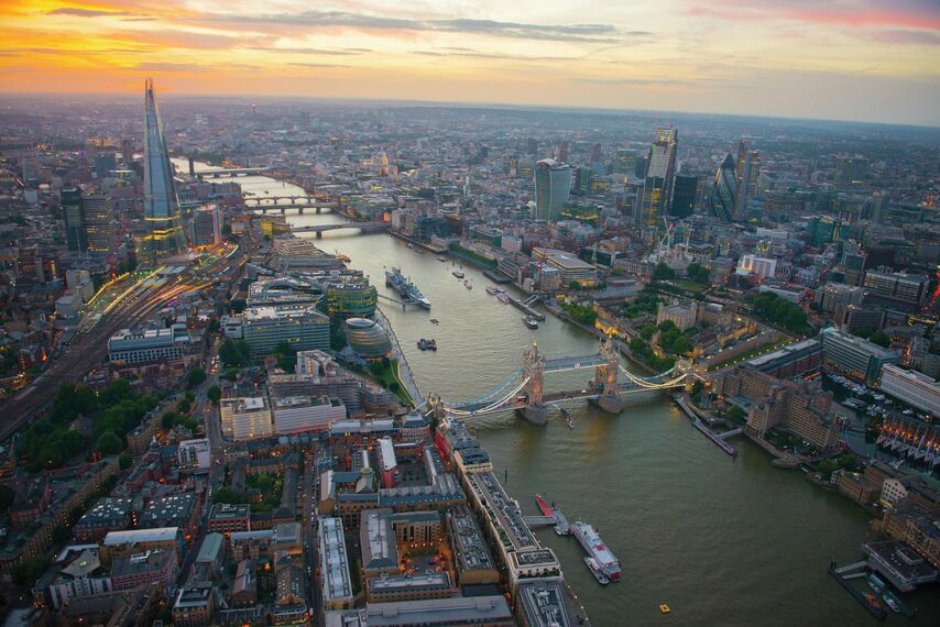 ConceptSystem 68 Ferestre, ConceptWall 60 Perete cortina, ConceptPatio 130 Sisteme glisante, ConceptSystem 77 Ferestre, ConceptSystem 77 Usi și ConceptWall 50 Perete cortina - One Tower Bridge situat în London, Regatul Unit