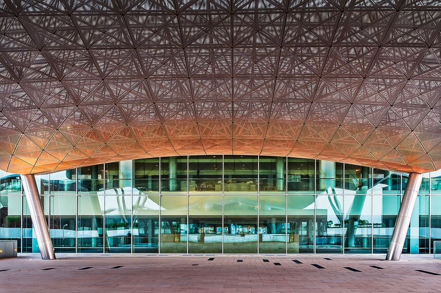 ConceptSystem 68 Fereste, ConceptSystem 59Pa Fereste și ConceptWall 50 Perete cortina - Congress center Qatar National Convention Centre situat în Doha, Qatar