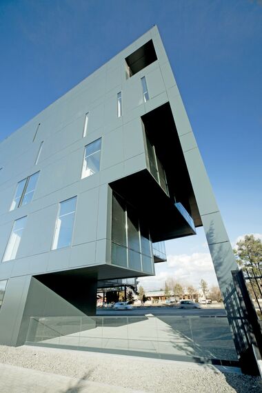 ConceptSystem 77 Fereste și CW 50-SG Perete cortina - Procuratura din Tbilisi situat în Tbilisi, Georgia