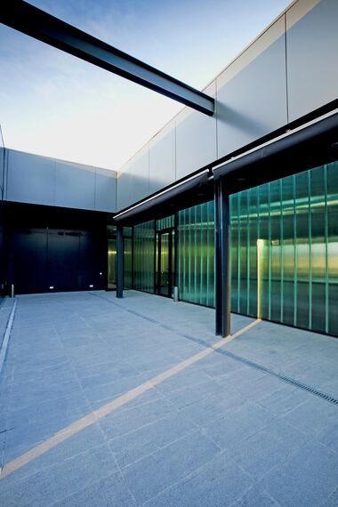 ConceptSystem 77 Fereste și CW 50-SG Perete cortina - Procuratura din Tbilisi situat în Tbilisi, Georgia