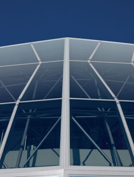 ConceptSystem 77 Usi, ConceptWall 60 Perete cortina și ConceptSystem 77 Fereste - Office building Ambar Engineering & Innovation Centre situat în Santander, Spania