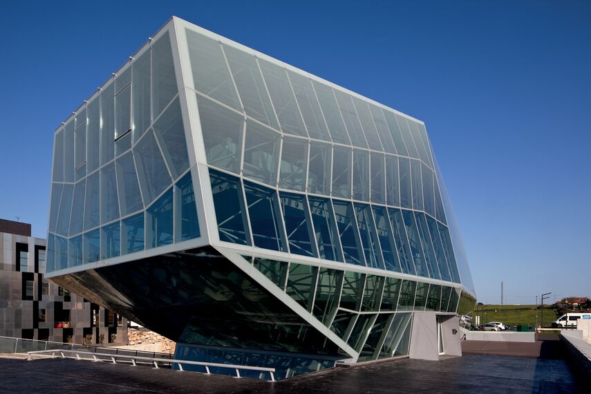 ConceptSystem 77 Usi, ConceptWall 60 Perete cortina și ConceptSystem 77 Fereste - Office building Ambar Engineering & Innovation Centre situat în Santander, Spania