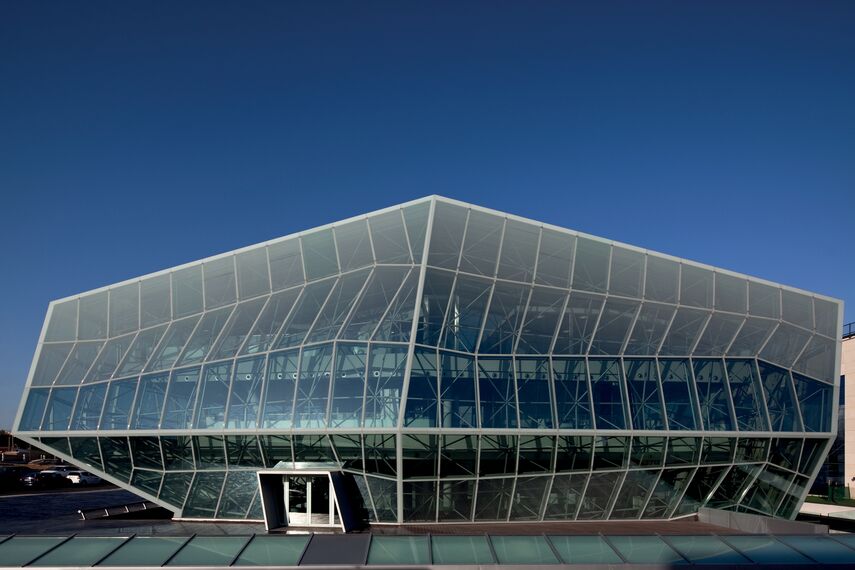 ConceptSystem 77 Usi, ConceptWall 60 Perete cortina și ConceptSystem 77 Fereste - Office building Ambar Engineering & Innovation Centre situat în Santander, Spania