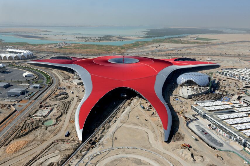 ConceptWall 86 Perete cortina - Race track Lumea Ferrari Abu Dhabi situat în Abu Dhabi, Emiratele Arabe Unite
