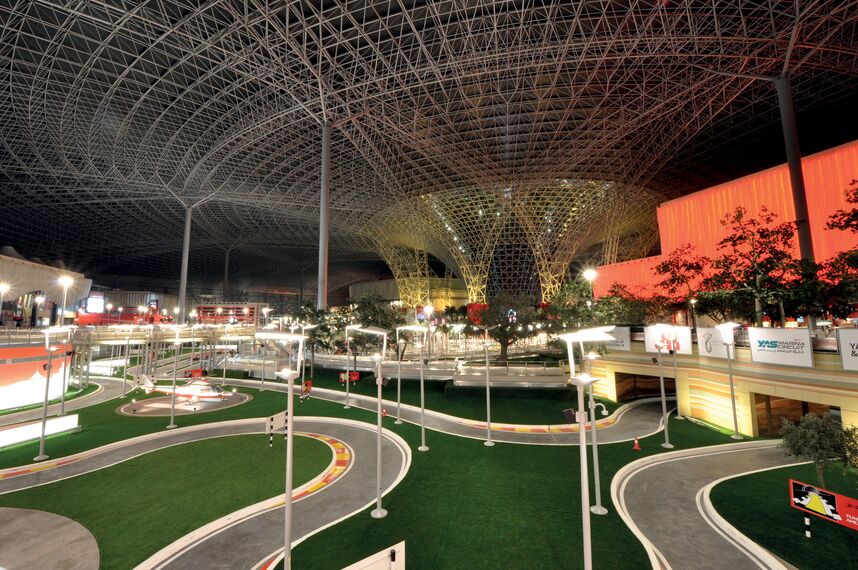 ConceptWall 86 Perete cortina - Race track Lumea Ferrari Abu Dhabi situat în Abu Dhabi, Emiratele Arabe Unite
