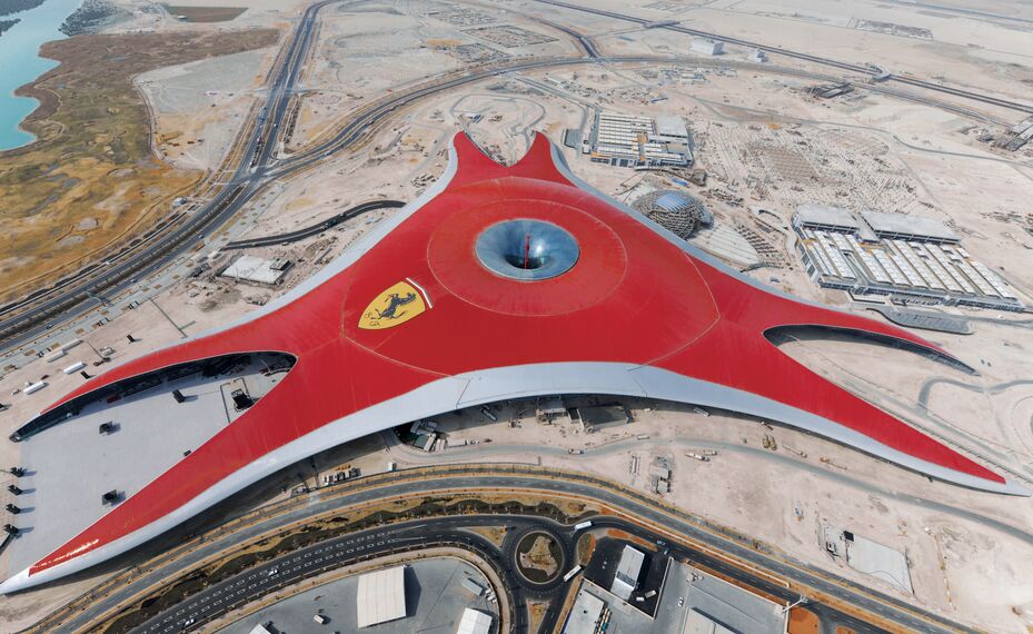 ConceptWall 86 Perete cortina - Race track Lumea Ferrari Abu Dhabi situat în Abu Dhabi, Emiratele Arabe Unite