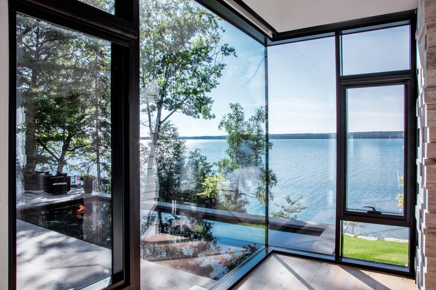 ConceptWall 50 Perete cortina, ConceptFolding 77 Sisteme glisante, ConceptSystem 77 Fereste și ConceptSystem 77 Usi - House South Water Flats situat în Kempenfelt Bay, Canada