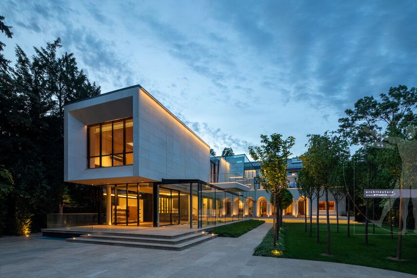 Casa JCV – Arhitectură contemporană într-un cadru cu istorie situat în Bucharest, România