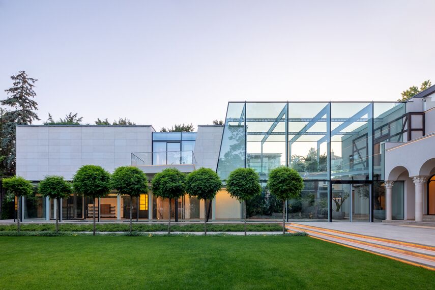 HiFinity Sisteme glisante - Casa JCV – Arhitectură contemporană într-un cadru cu istorie situat în Bucharest, România