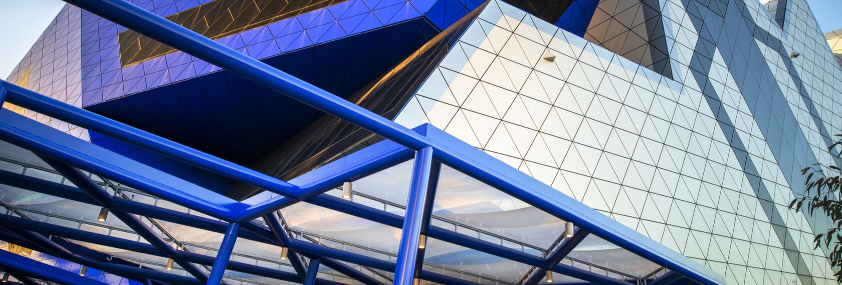 CW 50-SC Perete cortina - Entertainment Perth Arena situat în Perth, Australia