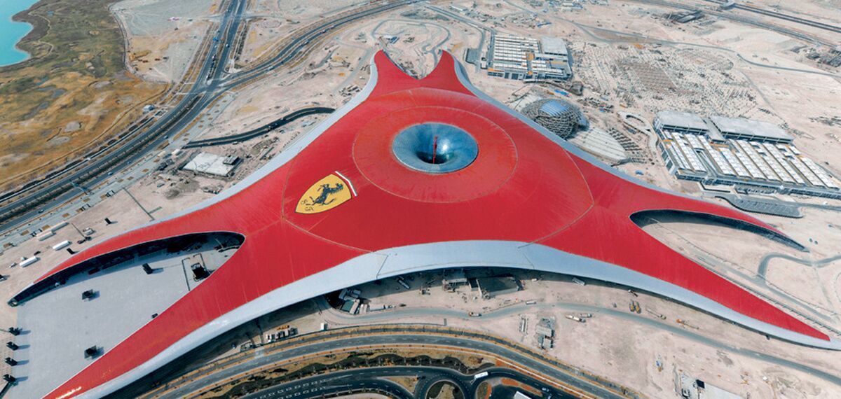 ConceptWall 86 Perete cortina - Race track Lumea Ferrari Abu Dhabi situat în Abu Dhabi, Emiratele Arabe Unite