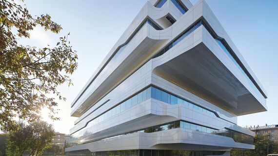 ConceptFolding 77 Sisteme glisante, ConceptSystem 77 Fereste și CW 50-SC Perete cortina - Office building Dominion Tower situat în Moscow, Rusia