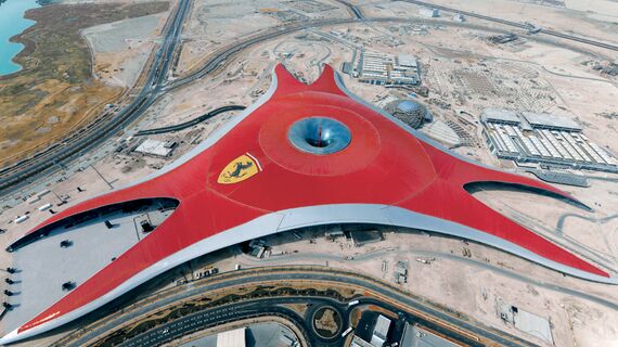 ConceptWall 86 Perete cortina - Race track Lumea Ferrari Abu Dhabi situat în Abu Dhabi, Emiratele Arabe Unite